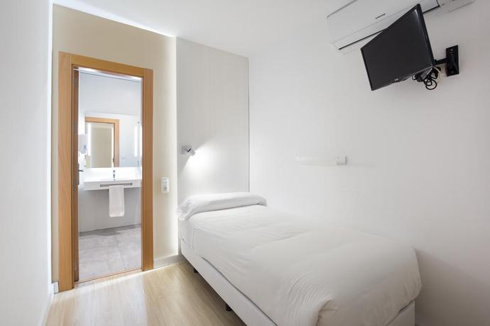 Imagen de la habitación del Hostal Atenas Granada. Foto 12