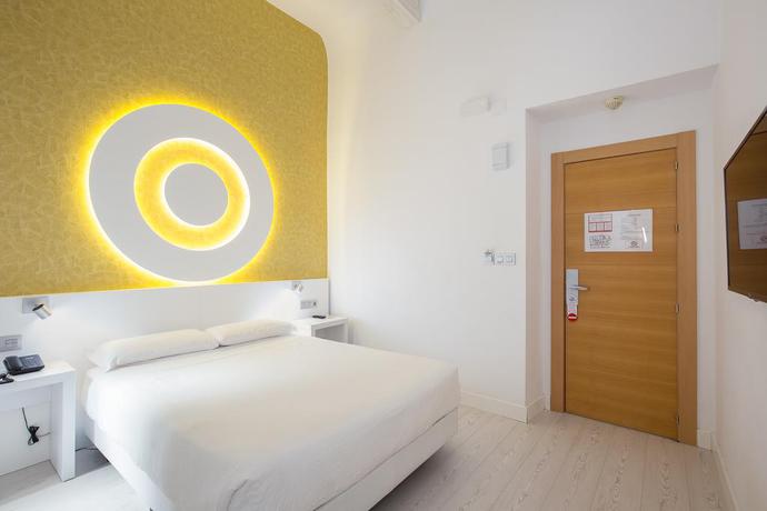 Imagen de la habitación del Hostal Atenas Granada. Foto 16