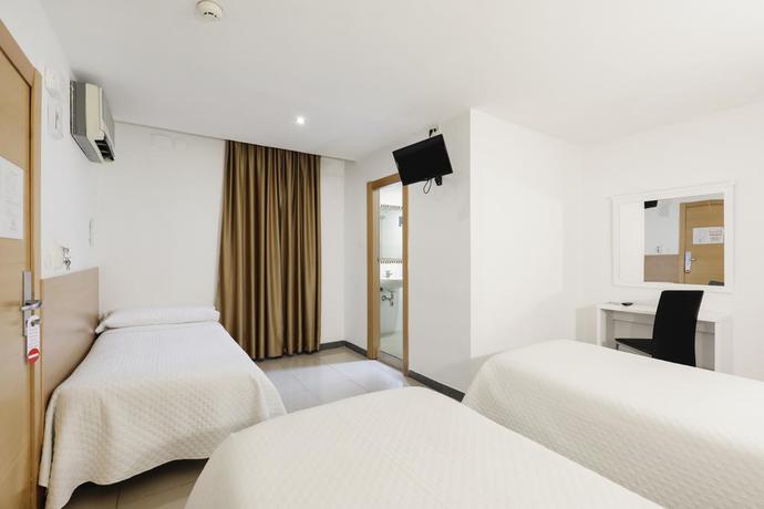 Imagen de la habitación del Hostal Atenas Granada. Foto 19