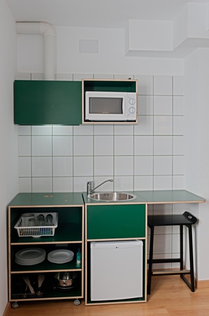 Imagen de la habitación del Hostal Athenas, SANT ADRIA DE BESOS. Foto 1