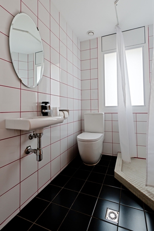 Imagen de la habitación del Hostal Athenas, SANT ADRIA DE BESOS. Foto 2