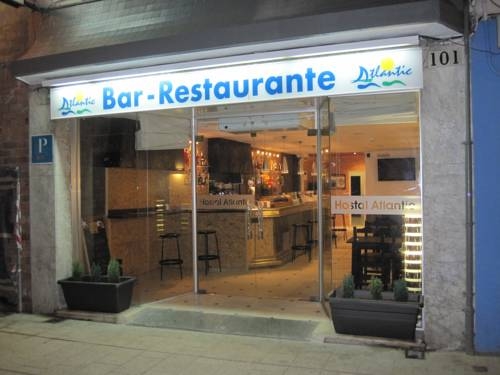 Imagen general del Hostal Atlantic, Calella. Foto 9