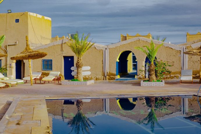 Imagen de la piscina del Hostal Auberge Kasbah Merzouga, Merzouga. Foto 20