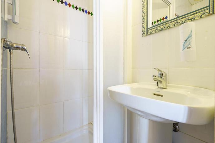 Imagen de la habitación del Hostal Austria, Granada. Foto 4