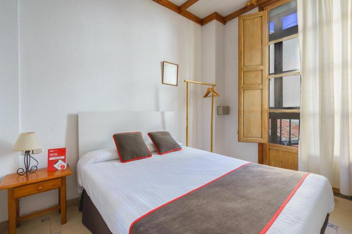 Imagen de la habitación del Hostal Austria, Granada. Foto 5
