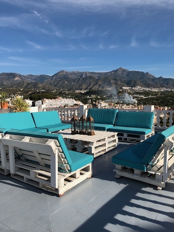 Imagen de los exteriores del Hostal Avalon, Nerja. Foto 18