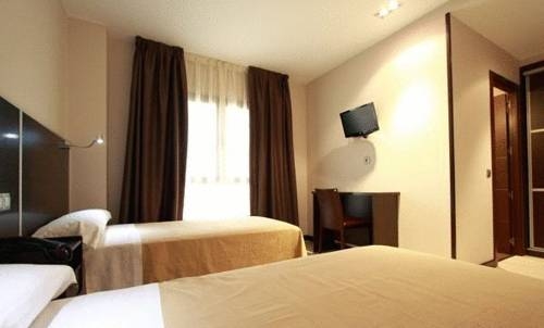 Imagen de la habitación del Hostal Avenida Barajas. Foto 9