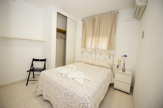Imagen de la habitación del Hostal Avenida, Conil de la Frontera. Foto 10