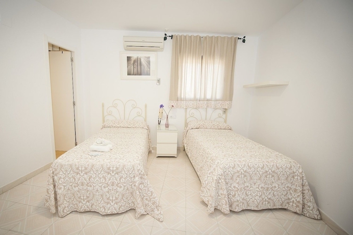 Imagen de la habitación del Hostal Avenida, Conil de la Frontera. Foto 14