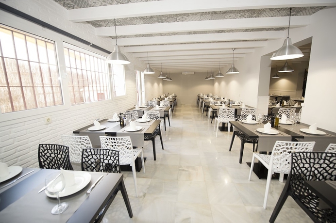 Imagen del bar/restaurante del Hostal Avenida, Conil de la Frontera. Foto 2