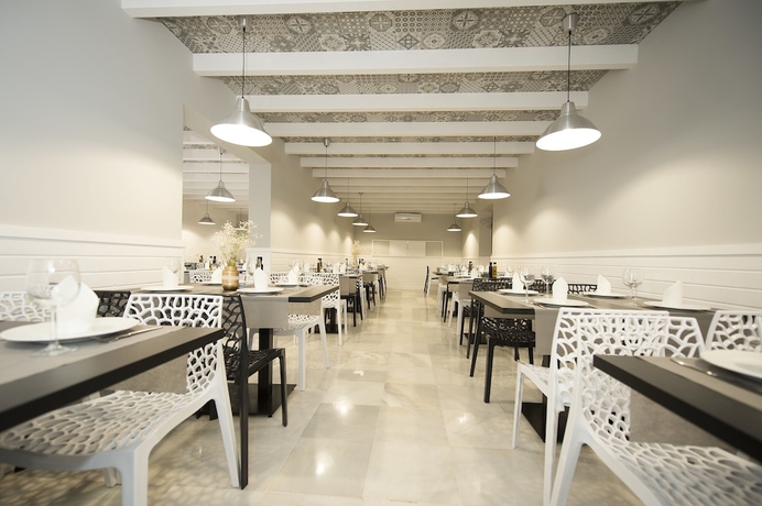 Imagen del bar/restaurante del Hostal Avenida, Conil de la Frontera. Foto 4