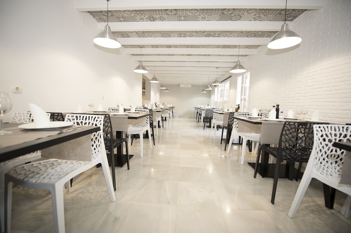 Imagen del bar/restaurante del Hostal Avenida, Conil de la Frontera. Foto 6