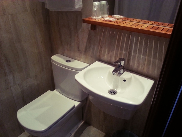 Imagen de la habitación del Hostal Avenida, Gran V&iacute;a. Foto 2