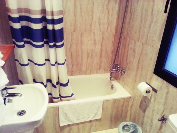 Imagen de la habitación del Hostal Avenida, Gran V&iacute;a. Foto 13