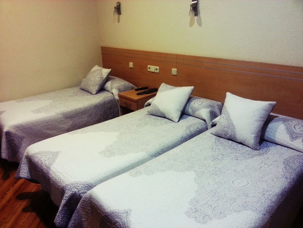 Imagen de la habitación del Hostal Avenida, Madrid. Foto 6