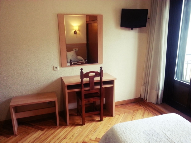 Imagen de la habitación del Hostal Avenida, Madrid. Foto 7