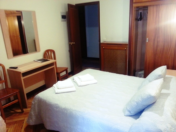 Imagen de la habitación del Hostal Avenida, Madrid. Foto 9