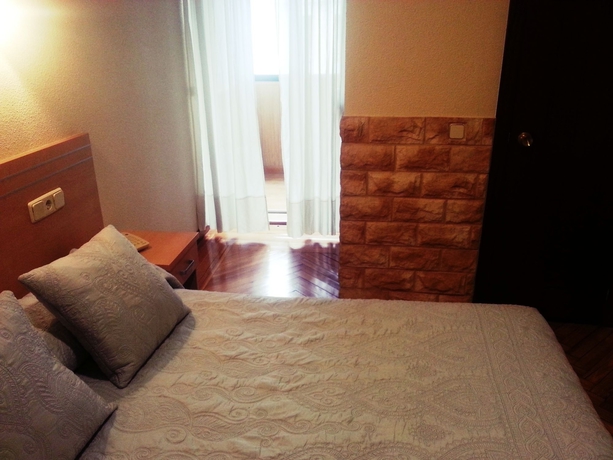 Imagen de la habitación del Hostal Avenida, Madrid. Foto 10