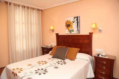 Imagen de la habitación del Hostal Avenida, Tabernas. Foto 3