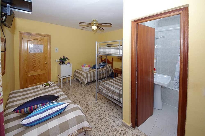 Imagen de la habitación del Hostal Azahara. Foto 13