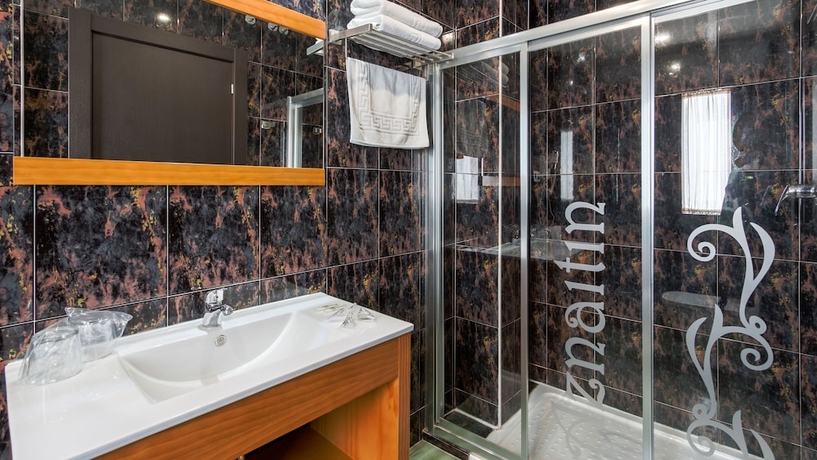 Imagen de la habitación del Hostal Aznaitin. Foto 11