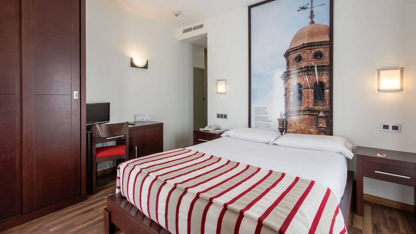 Imagen de la habitación del Hostal Aznaitin. Foto 15