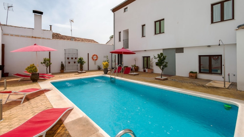 Imagen de la piscina del Hostal Aznaitin. Foto 18