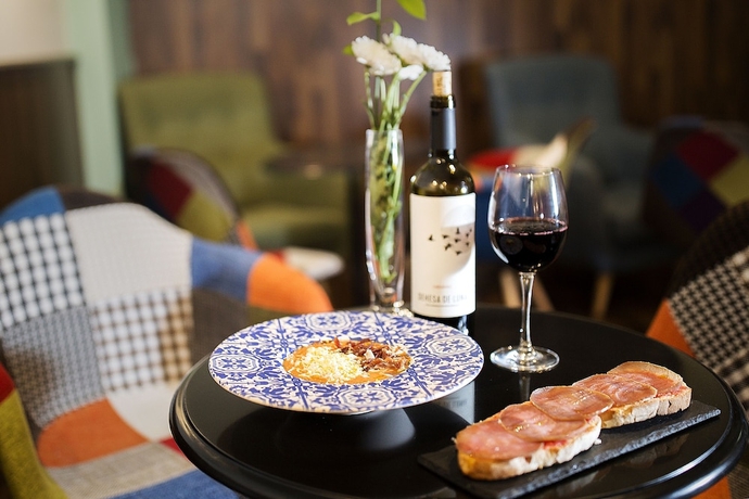 Imagen del bar/restaurante del Hostal Aznaitin. Foto 6