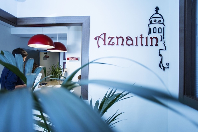 Imagen de los interiores del Hostal Aznaitin. Foto 17