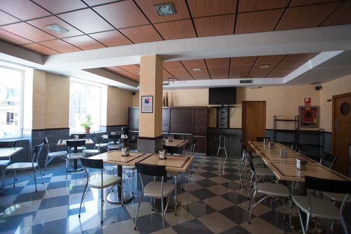 Imagen del bar/restaurante del Hostal Azul, EL MOLAR. Foto 2