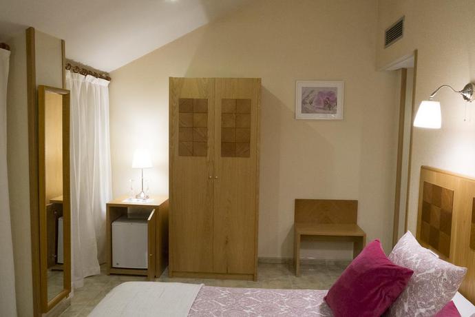 Imagen de la habitación del Hostal Azul, EL MOLAR. Foto 12