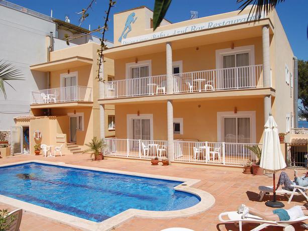 Imagen de la piscina del Hostal Bah&iacute;a Azul. Foto 4