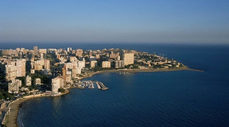 Imagen de los exteriores del Hostal Bah&iacute;a Blanca, Alicante. Foto 8