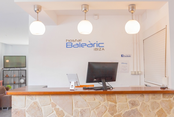 Imagen de los interiores del Hostal Baleàric - Adults Only. Foto 18