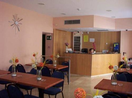 Imagen de los interiores del Hostal Baler. Foto 14