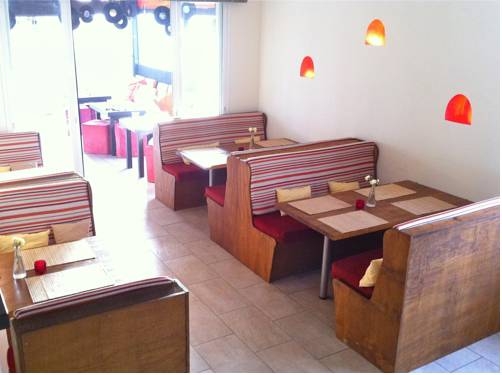 Imagen del bar/restaurante del Hostal Banti. Foto 16