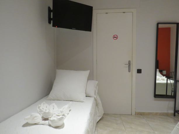 Imagen de la habitación del Hostal Barcelona City Centre. Foto 16