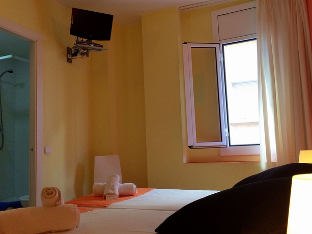 Imagen de la habitación del Hostal Barcelona City North. Foto 8