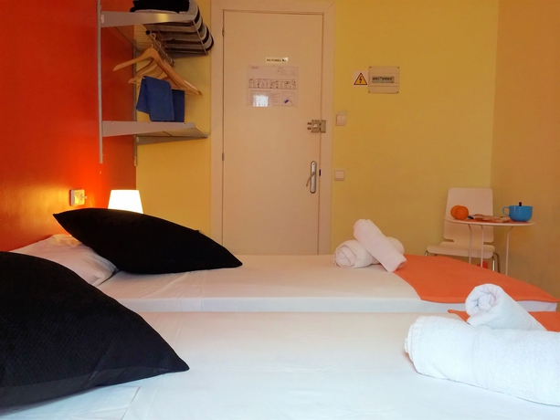 Imagen de la habitación del Hostal Barcelona City North. Foto 9