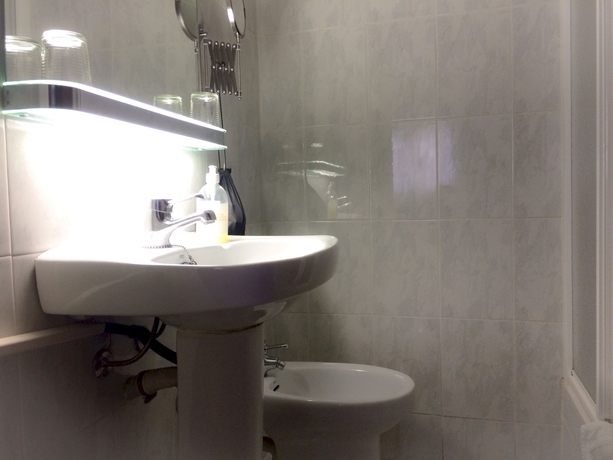 Imagen de la habitación del Hostal Barcelona City Seven. Foto 6