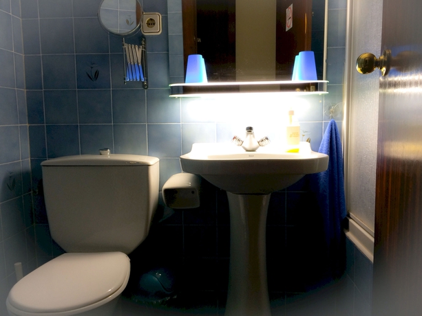 Imagen de la habitación del Hostal Barcelona City Seven. Foto 7