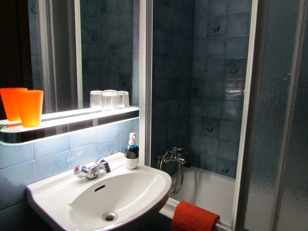 Imagen de la habitación del Hostal Barcelona City Seven. Foto 9