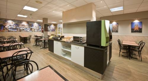 Imagen general del Hostal Barcelona, Sants-Montjuic. Foto 9