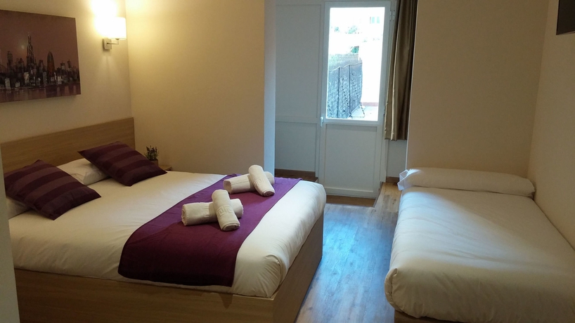 Imagen de la habitación del Hostal Barcelona Travel. Foto 3