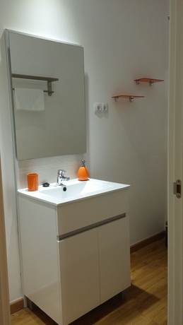 Imagen de la habitación del Hostal Barcelona Travel. Foto 15