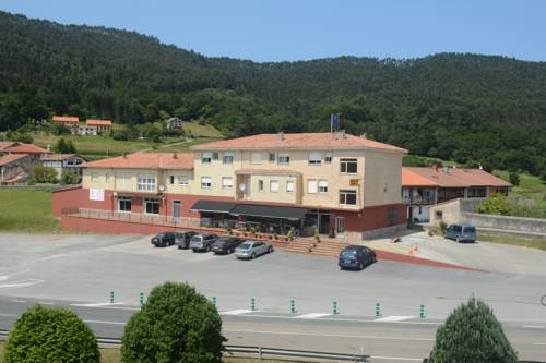 Imagen general del Hostal Baviera, Pesués. Foto 1