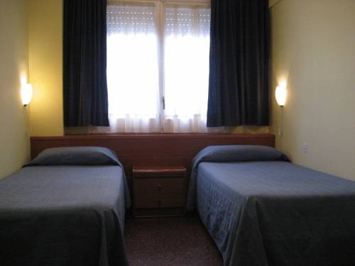 Imagen de la habitación del Hostal Bejar, Sants-Montjuic. Foto 3