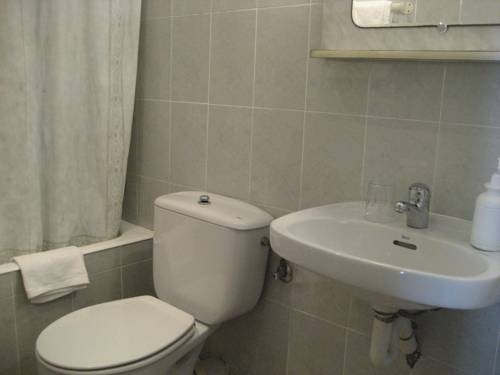 Imagen de la habitación del Hostal Bejar, Sants-Montjuic. Foto 6