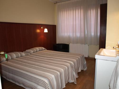 Imagen de la habitación del Hostal Bejar, Sants-Montjuic. Foto 9