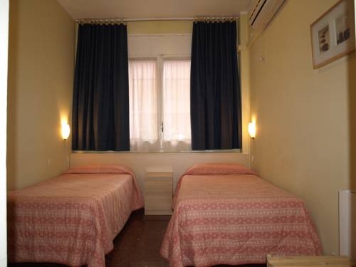 Imagen de la habitación del Hostal Bejar, Sants-Montjuic. Foto 11